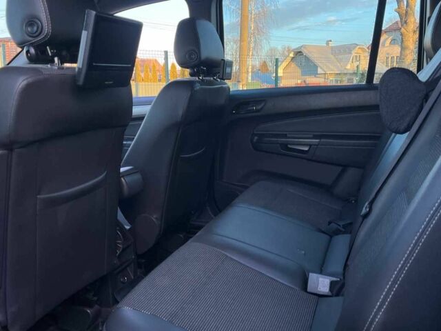 Черный Опель Зафира, объемом двигателя 1.7 л и пробегом 280 тыс. км за 7000 $, фото 15 на Automoto.ua