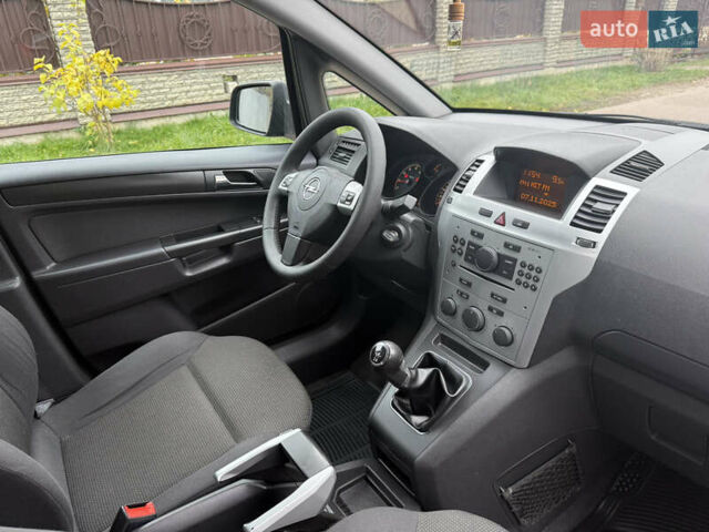 Черный Опель Зафира, объемом двигателя 1.6 л и пробегом 201 тыс. км за 7100 $, фото 35 на Automoto.ua