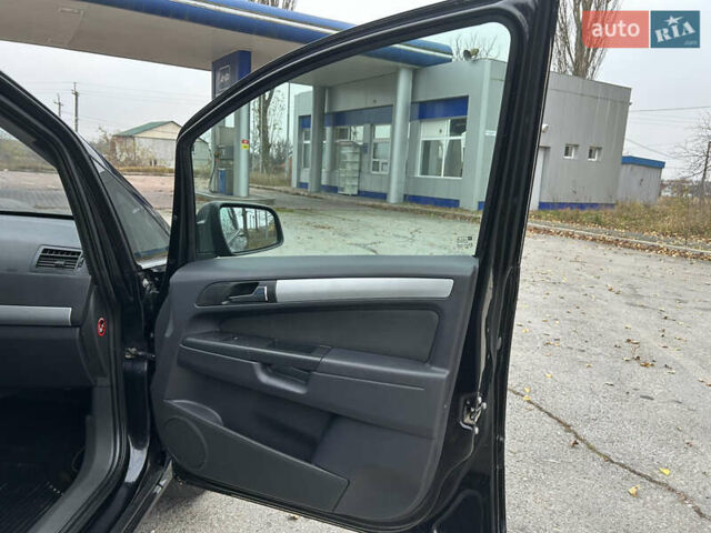 Черный Опель Зафира, объемом двигателя 1.91 л и пробегом 278 тыс. км за 6400 $, фото 33 на Automoto.ua