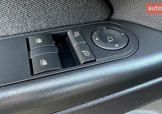 Черный Опель Зафира, объемом двигателя 1.6 л и пробегом 200 тыс. км за 6550 $, фото 17 на Automoto.ua