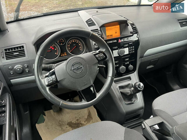 Черный Опель Зафира, объемом двигателя 1.7 л и пробегом 215 тыс. км за 6999 $, фото 8 на Automoto.ua