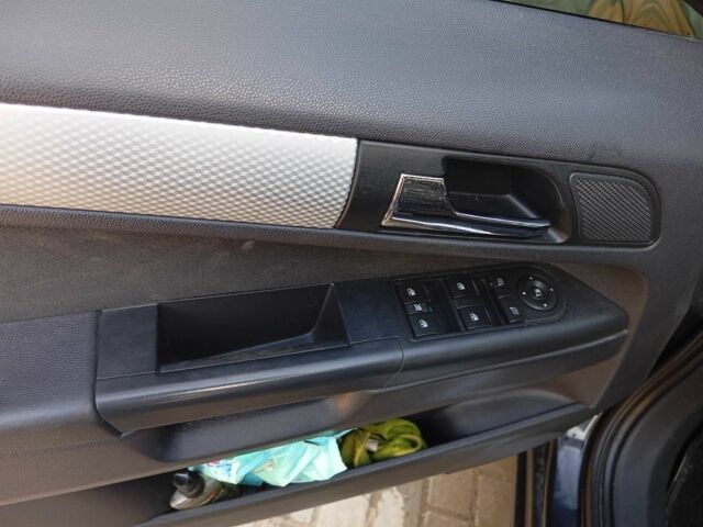 Опель Зафира 2010 в Верховине на Automoto.ua Черный Опель Зафира, объемом двигателя 1.7 л и пробегом 250 тыс. км за 6500 $, фото 7 на Automoto.ua