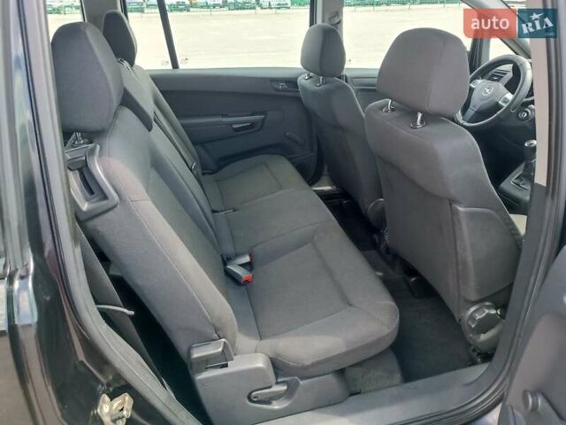 Черный Опель Зафира, объемом двигателя 0 л и пробегом 260 тыс. км за 5950 $, фото 19 на Automoto.ua