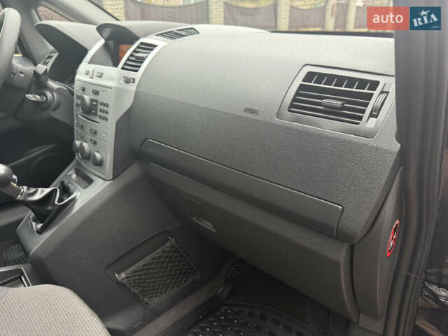 Черный Опель Зафира, объемом двигателя 1.6 л и пробегом 201 тыс. км за 7100 $, фото 37 на Automoto.ua