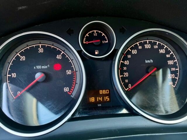 Чорний Опель Зафіра, об'ємом двигуна 1.9 л та пробігом 182 тис. км за 2300 $, фото 12 на Automoto.ua