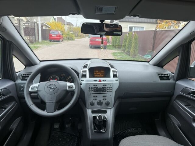 Черный Опель Зафира, объемом двигателя 1.6 л и пробегом 201 тыс. км за 7100 $, фото 8 на Automoto.ua