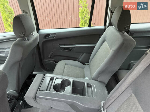 Черный Опель Зафира, объемом двигателя 1.6 л и пробегом 201 тыс. км за 7100 $, фото 62 на Automoto.ua