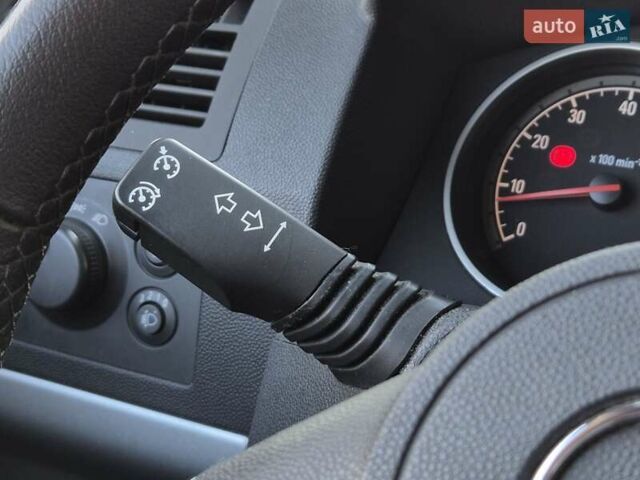 Черный Опель Зафира, объемом двигателя 2.2 л и пробегом 165 тыс. км за 8699 $, фото 42 на Automoto.ua