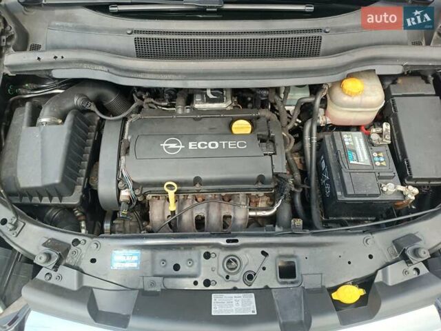 Черный Опель Зафира, объемом двигателя 0 л и пробегом 260 тыс. км за 5950 $, фото 31 на Automoto.ua