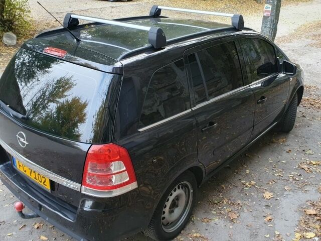 Черный Опель Зафира, объемом двигателя 1.7 л и пробегом 315 тыс. км за 4042 $, фото 1 на Automoto.ua