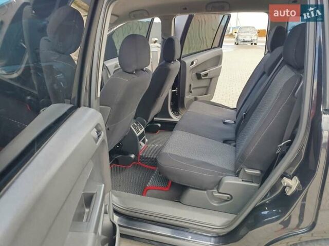 Черный Опель Зафира, объемом двигателя 1.7 л и пробегом 325 тыс. км за 7600 $, фото 7 на Automoto.ua