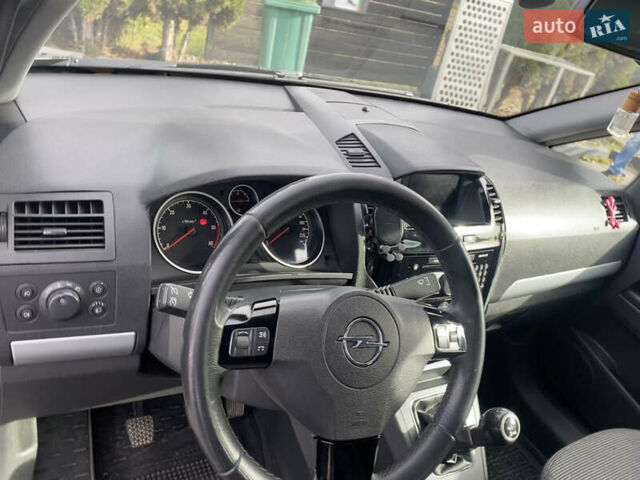 Черный Опель Зафира, объемом двигателя 1.7 л и пробегом 214 тыс. км за 6900 $, фото 7 на Automoto.ua