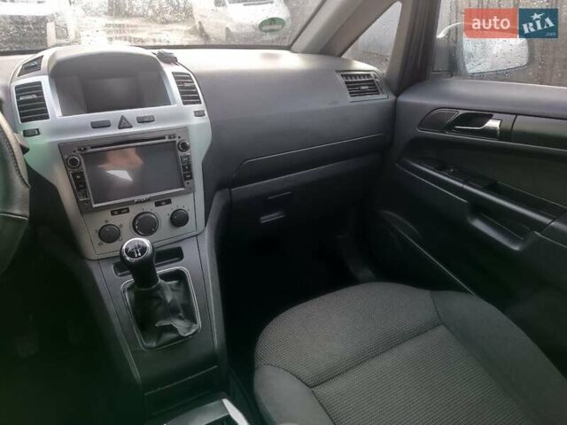 Чорний Опель Зафіра, об'ємом двигуна 0 л та пробігом 260 тис. км за 5700 $, фото 15 на Automoto.ua