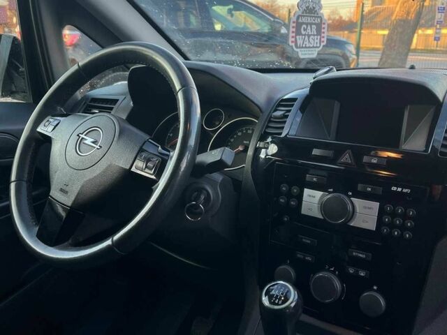 Черный Опель Зафира, объемом двигателя 1.7 л и пробегом 280 тыс. км за 7000 $, фото 14 на Automoto.ua