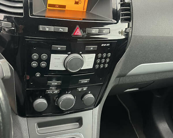 Черный Опель Зафира, объемом двигателя 1.7 л и пробегом 215 тыс. км за 6999 $, фото 12 на Automoto.ua