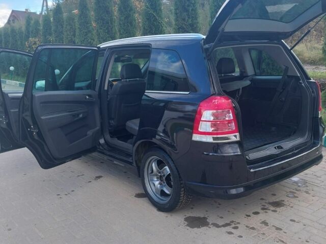 Черный Опель Зафира, объемом двигателя 1.7 л и пробегом 305 тыс. км за 7000 $, фото 1 на Automoto.ua