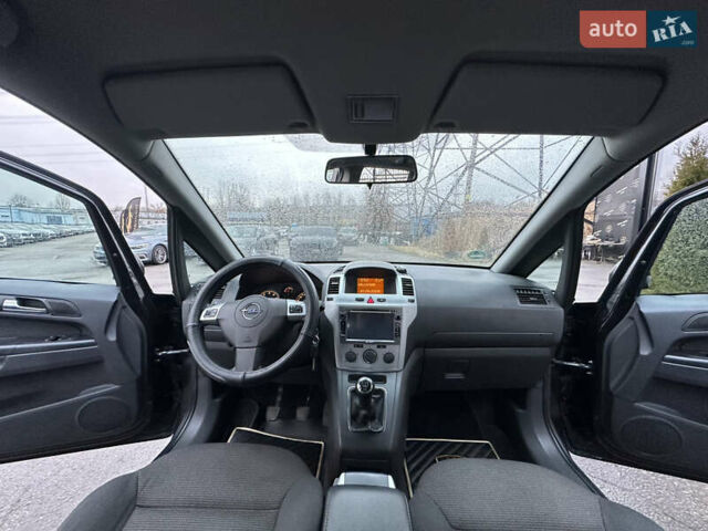 Черный Опель Зафира, объемом двигателя 1.6 л и пробегом 265 тыс. км за 6200 $, фото 18 на Automoto.ua