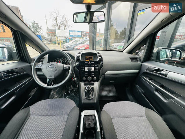 Черный Опель Зафира, объемом двигателя 1.8 л и пробегом 255 тыс. км за 7600 $, фото 25 на Automoto.ua