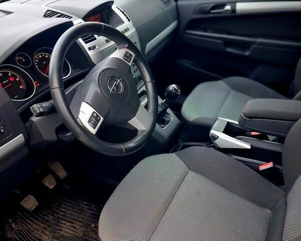 Черный Опель Зафира, объемом двигателя 1.9 л и пробегом 279 тыс. км за 6850 $, фото 24 на Automoto.ua