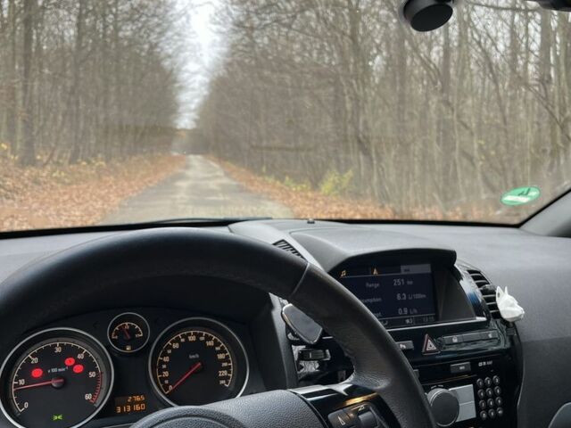 Чорний Опель Зафіра, об'ємом двигуна 1.9 л та пробігом 313 тис. км за 6500 $, фото 11 на Automoto.ua