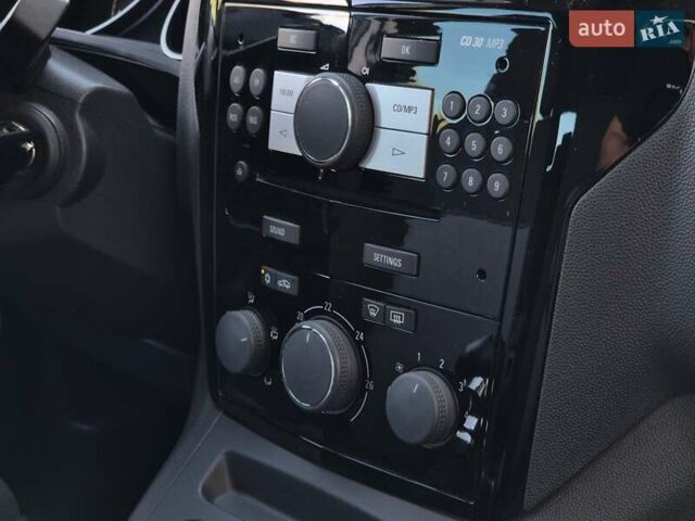 Черный Опель Зафира, объемом двигателя 2.2 л и пробегом 165 тыс. км за 8699 $, фото 46 на Automoto.ua