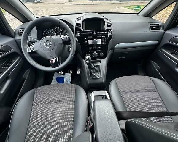 Чорний Опель Зафіра, об'ємом двигуна 1.8 л та пробігом 220 тис. км за 7000 $, фото 16 на Automoto.ua