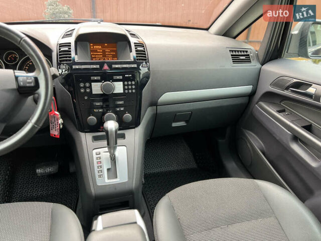 Черный Опель Зафира, объемом двигателя 1.9 л и пробегом 172 тыс. км за 8000 $, фото 13 на Automoto.ua