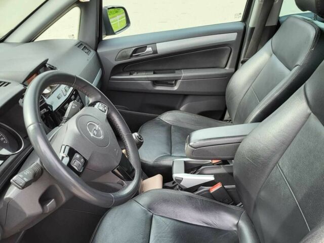 Черный Опель Зафира, объемом двигателя 1.7 л и пробегом 256 тыс. км за 6000 $, фото 3 на Automoto.ua