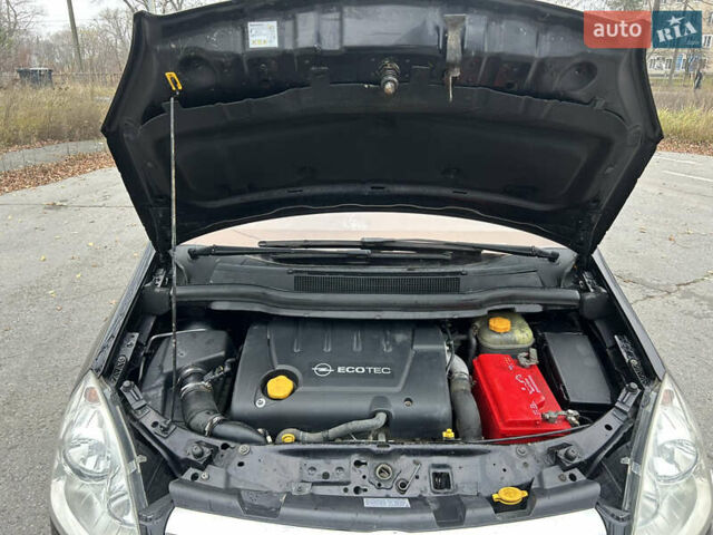 Черный Опель Зафира, объемом двигателя 1.91 л и пробегом 278 тыс. км за 6400 $, фото 41 на Automoto.ua