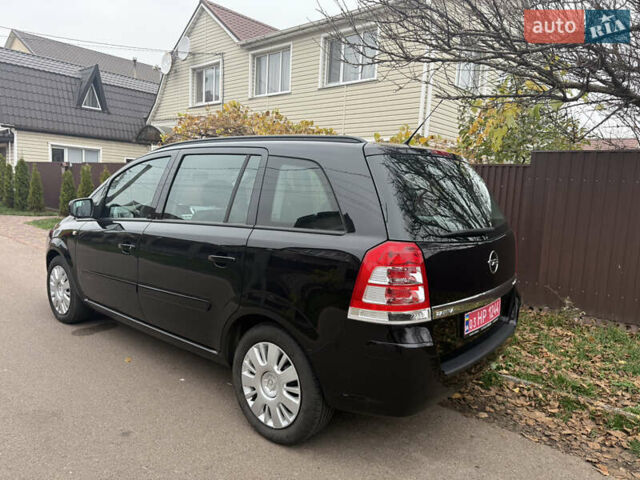 Черный Опель Зафира, объемом двигателя 1.6 л и пробегом 201 тыс. км за 7100 $, фото 4 на Automoto.ua