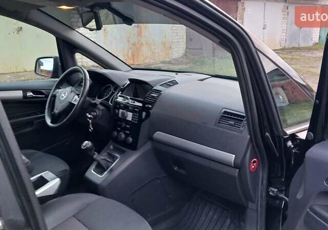 Черный Опель Зафира, объемом двигателя 1.6 л и пробегом 225 тыс. км за 6700 $, фото 23 на Automoto.ua