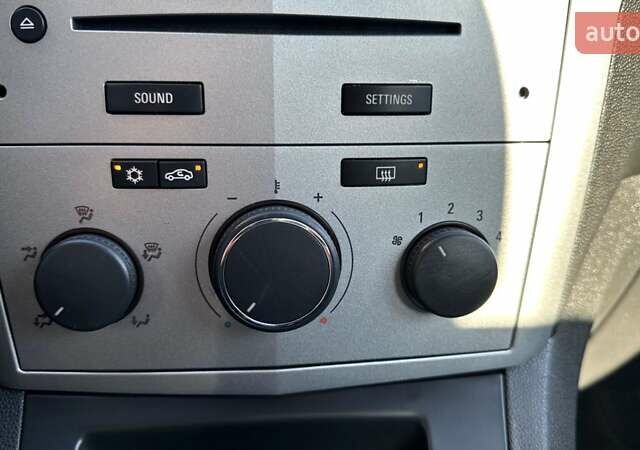 Черный Опель Зафира, объемом двигателя 1.6 л и пробегом 200 тыс. км за 6550 $, фото 16 на Automoto.ua