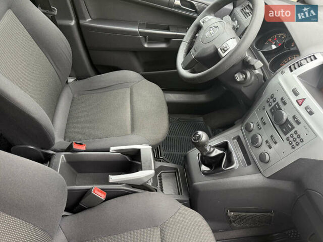 Черный Опель Зафира, объемом двигателя 1.6 л и пробегом 201 тыс. км за 7100 $, фото 36 на Automoto.ua