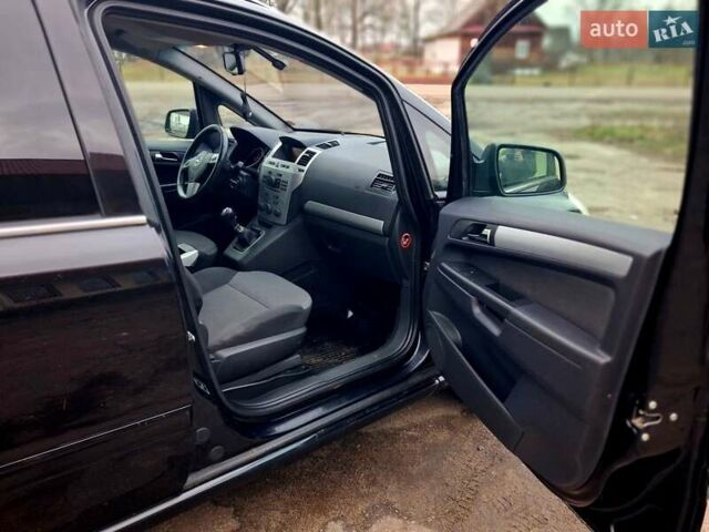 Черный Опель Зафира, объемом двигателя 1.9 л и пробегом 279 тыс. км за 6850 $, фото 22 на Automoto.ua
