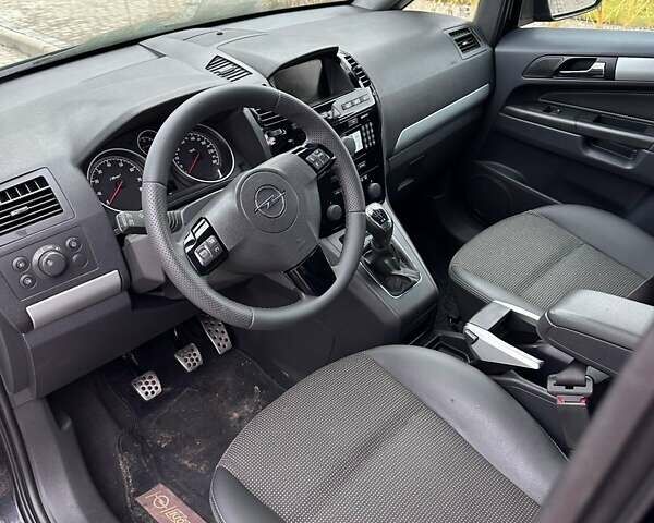 Чорний Опель Зафіра, об'ємом двигуна 1.8 л та пробігом 220 тис. км за 7000 $, фото 13 на Automoto.ua