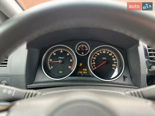 Черный Опель Зафира, объемом двигателя 1.9 л и пробегом 172 тыс. км за 8000 $, фото 16 на Automoto.ua