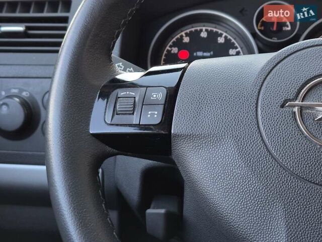 Черный Опель Зафира, объемом двигателя 2.2 л и пробегом 165 тыс. км за 8699 $, фото 40 на Automoto.ua