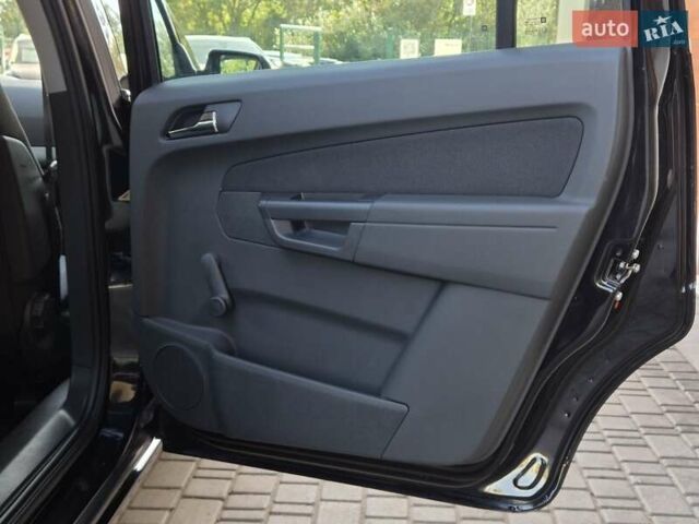 Черный Опель Зафира, объемом двигателя 2.2 л и пробегом 165 тыс. км за 8699 $, фото 28 на Automoto.ua