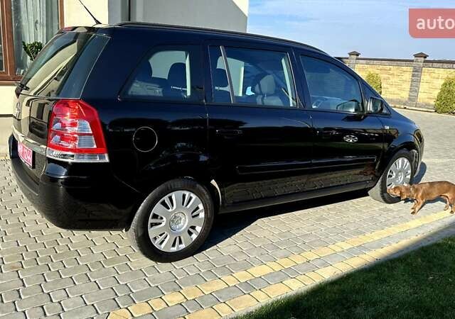 Черный Опель Зафира, объемом двигателя 1.6 л и пробегом 200 тыс. км за 6550 $, фото 7 на Automoto.ua