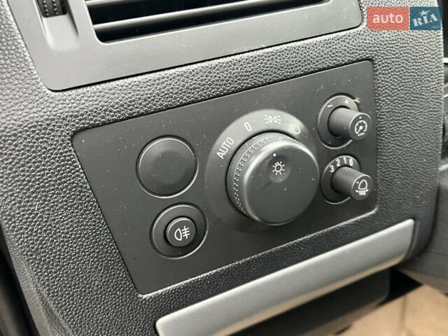 Черный Опель Зафира, объемом двигателя 1.7 л и пробегом 215 тыс. км за 6999 $, фото 15 на Automoto.ua