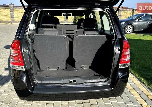 Черный Опель Зафира, объемом двигателя 1.6 л и пробегом 200 тыс. км за 6550 $, фото 13 на Automoto.ua