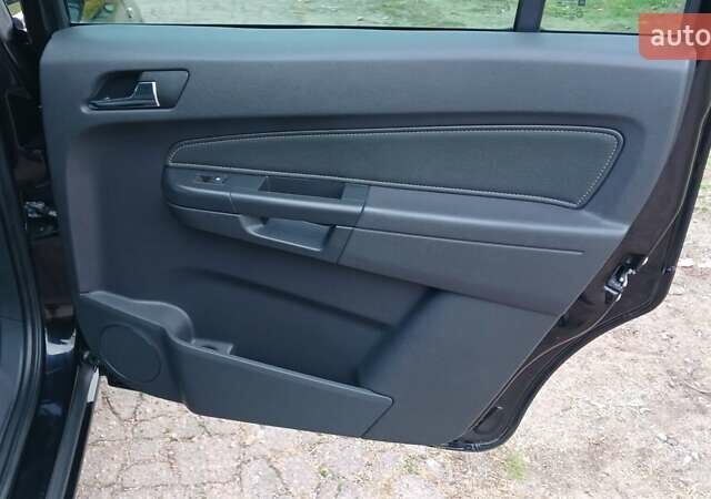 Черный Опель Зафира, объемом двигателя 1.6 л и пробегом 225 тыс. км за 6700 $, фото 30 на Automoto.ua