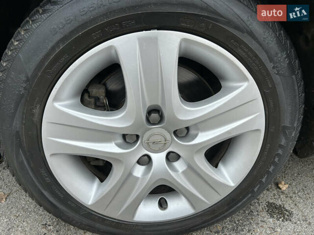 Черный Опель Зафира, объемом двигателя 1.91 л и пробегом 278 тыс. км за 6400 $, фото 7 на Automoto.ua