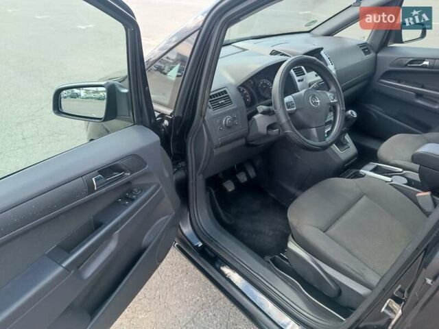 Черный Опель Зафира, объемом двигателя 0 л и пробегом 260 тыс. км за 5950 $, фото 26 на Automoto.ua