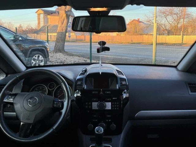 Черный Опель Зафира, объемом двигателя 1.7 л и пробегом 280 тыс. км за 7000 $, фото 9 на Automoto.ua