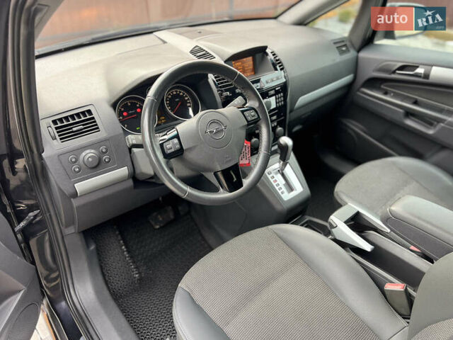 Черный Опель Зафира, объемом двигателя 1.9 л и пробегом 172 тыс. км за 8000 $, фото 18 на Automoto.ua