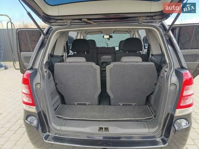 Черный Опель Зафира, объемом двигателя 1.7 л и пробегом 325 тыс. км за 7600 $, фото 6 на Automoto.ua