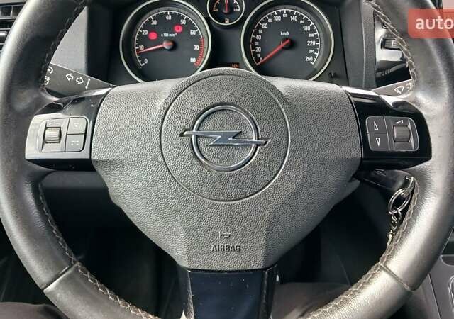 Черный Опель Зафира, объемом двигателя 1.6 л и пробегом 225 тыс. км за 6700 $, фото 16 на Automoto.ua