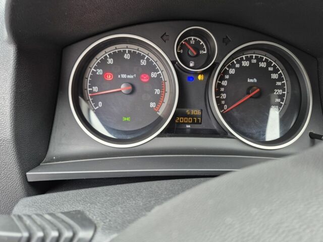 Черный Опель Зафира, объемом двигателя 1.8 л и пробегом 201 тыс. км за 6950 $, фото 22 на Automoto.ua