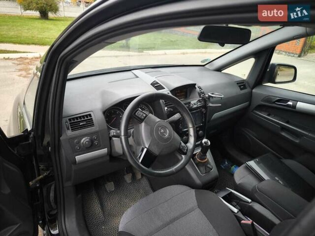 Черный Опель Зафира, объемом двигателя 1.7 л и пробегом 230 тыс. км за 7400 $, фото 3 на Automoto.ua